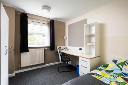 A band 3 shared bathroom bedroom in Halifax College. Example room layout. Actual layout and furnishings may vary. 